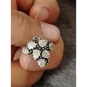 Vintage Sterling Silver Grape Leaf Cluster Ring Size 6 New Wheeler Black Hills